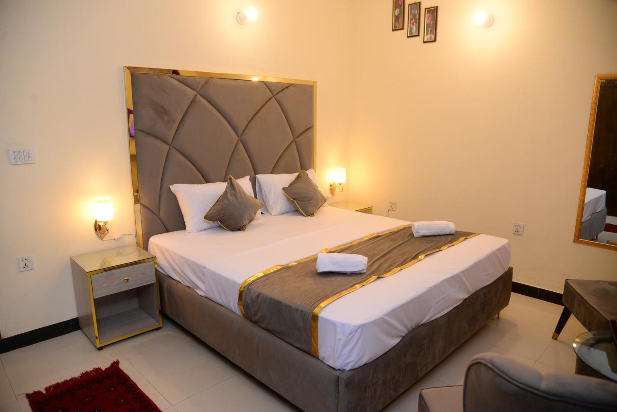 Go Room Hotel Lahore Eksteriør billede